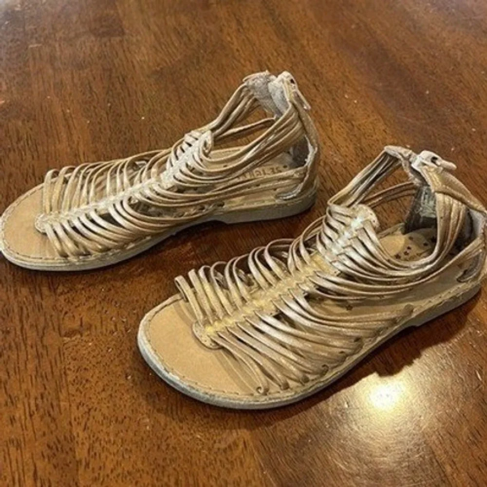 Seychelles Gladiator Sandals Strappy Metallic Gold‎ Back Zipper Closure Youth 10